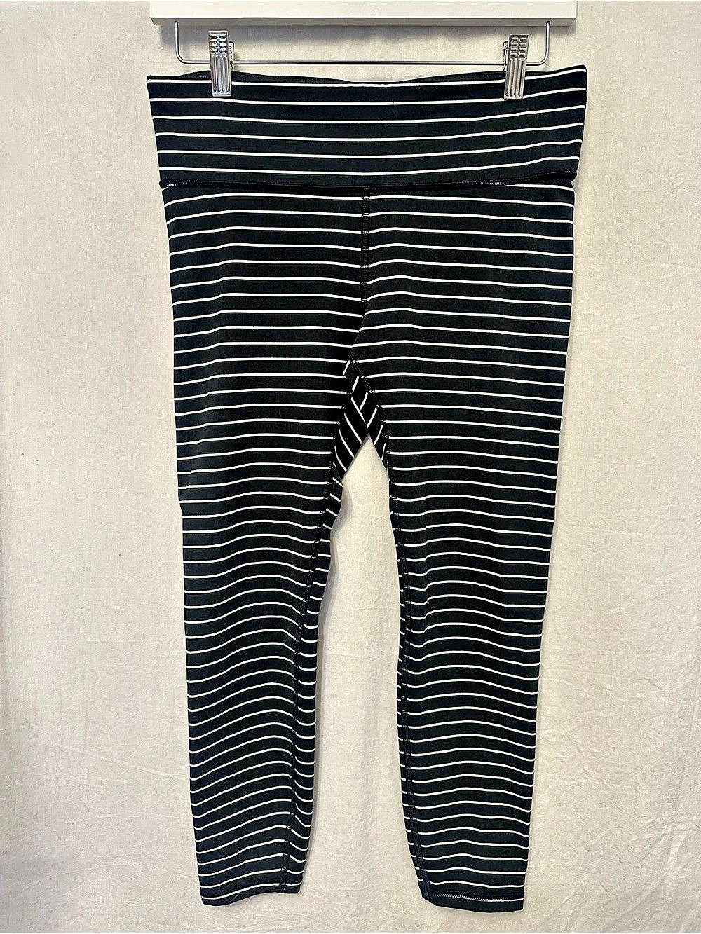 GapFit Blackout Technology Striped Crop Leggings Black White M